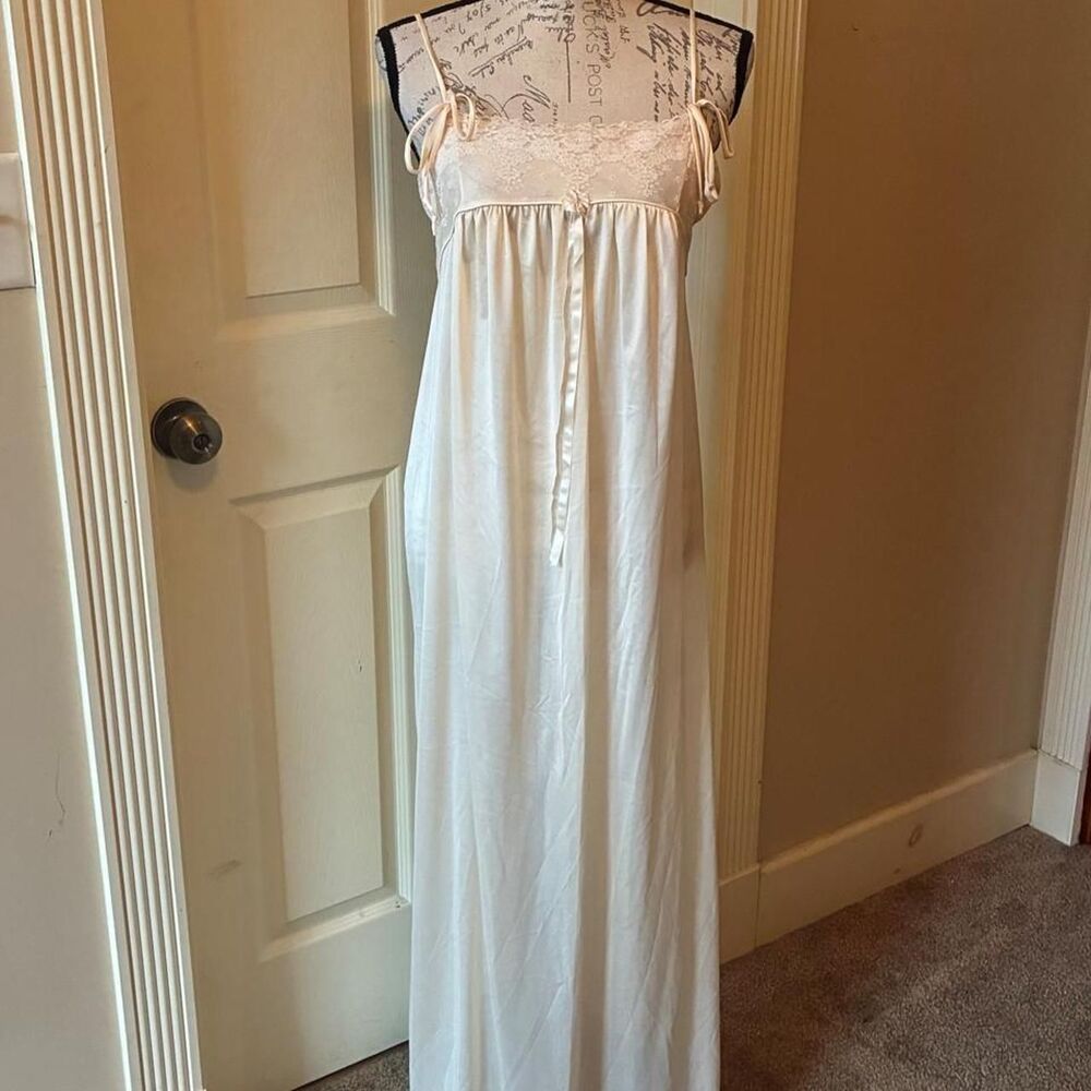 Unbranded Women's White and Cream Dress